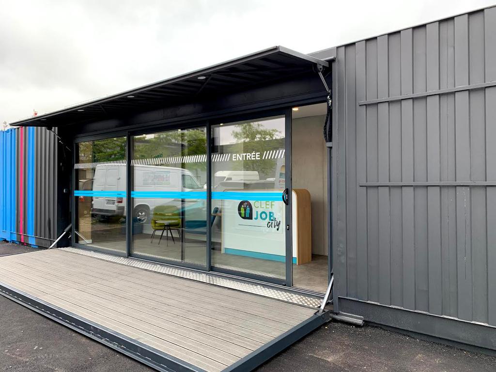ClefJob's tweet photo. Participez dés demain au #Gamentruck organisé par @ClefJob en partenariat avec @ManteslaJolie_
et @Les_Yvelines
📌 Rendez-vous parking de la Dalle 10h00 - 18h00
#quartierdete #quartierdete2020 #les_yvelines #yvelines #manteslajolie #inclusion #clefjob #innovationsociale https://t.co/pEQNneKo69