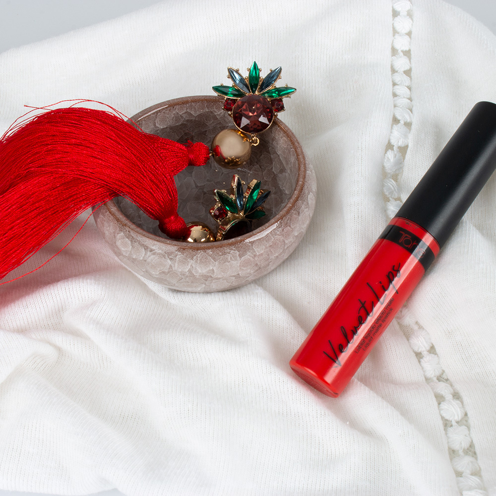taheoficial's tweet photo. ¿Qué hay debajo de tu mascarilla?
💄 Nuestros labiales matte Velvet Lips lo resisten ¡TODO!
¿Cuál es tu tono favorito? Nosotras hoy apostamos por el rojo Poppy.
#mate #labialmate #pintalabiosmate #guapacontahe
https://t.co/GDoFHDXK8I https://t.co/iKj9dKITvV