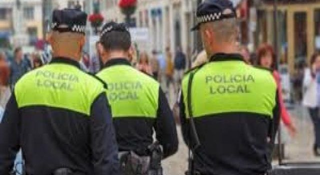 cvpressoficial's tweet image. #València | Casi 1.500 personas denunciadas en València por no llevar mascarilla.

capitalradiocv.es/casi-1-500-per…