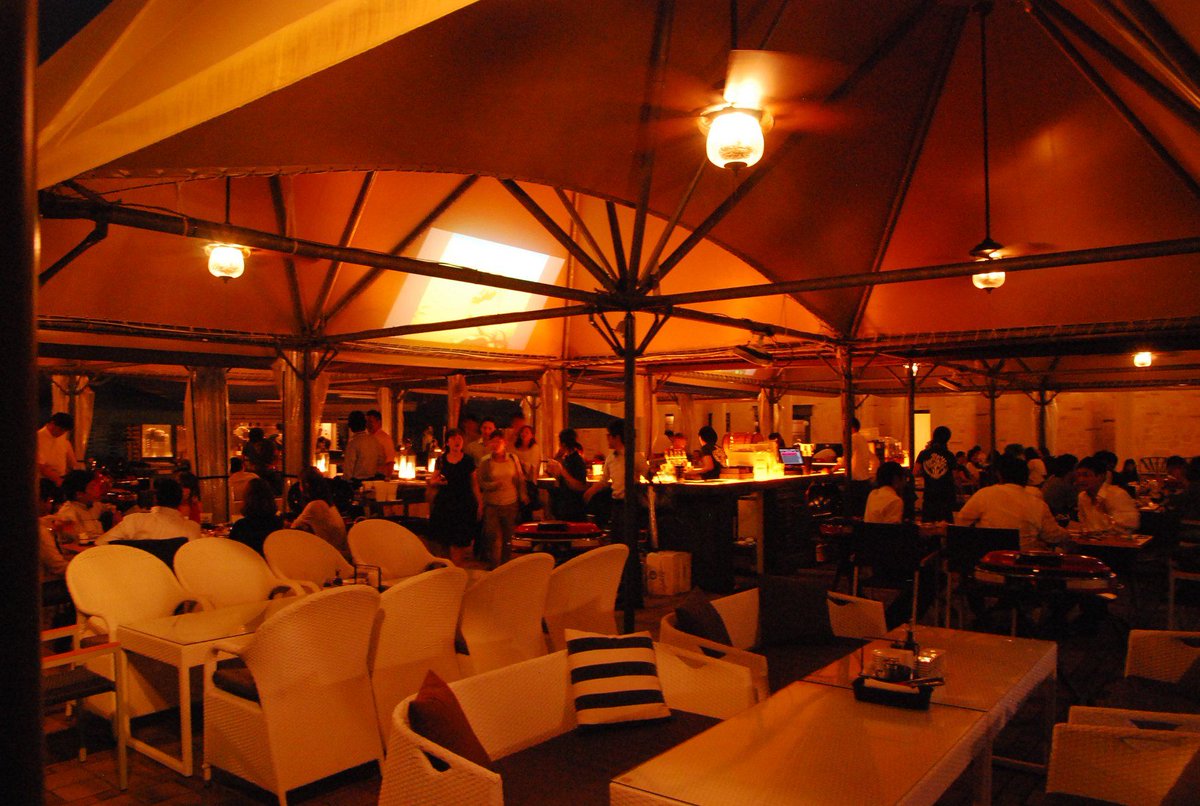 O Xrhsths Aichi Now 愛知の観光情報 Sto Twitter ガーデンキッチンフラリエ 名古屋市 T Co Y1fmybjggq 癒し空間 久屋大通公園フラリエ ここでいま話題となっているのが おしゃれなソファでくつろぐゴージャス q グランピング 美しい庭園で本格的