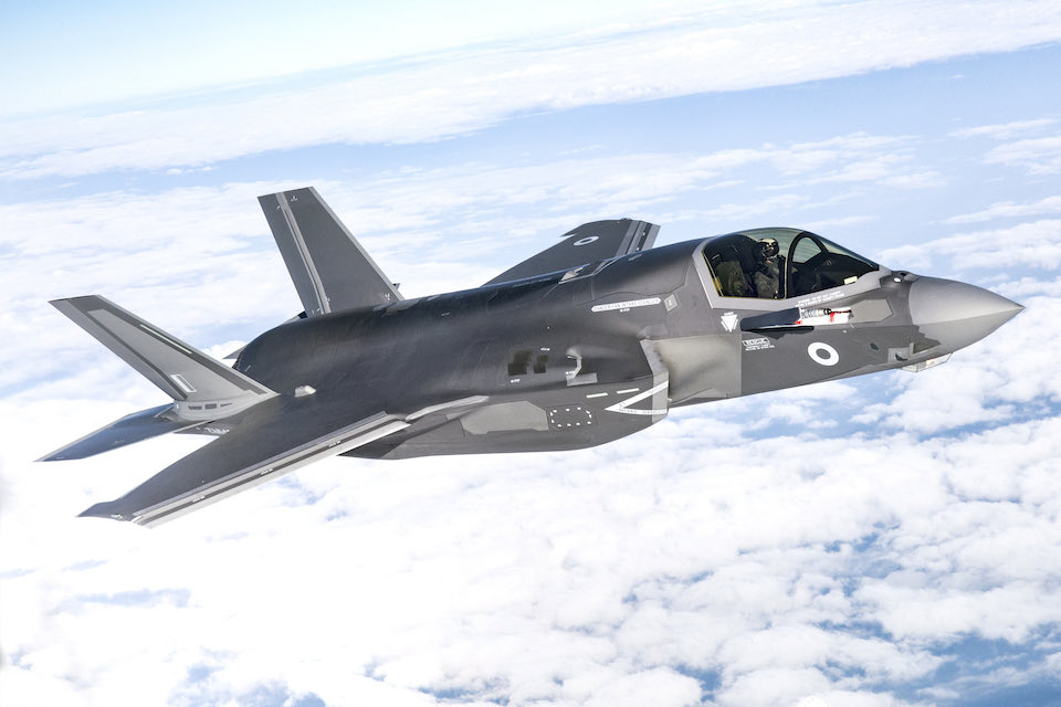 Thinking about the  @RUSI_org article by  @Justin_Br0nk about UK combat air options, we will almost certainly need to purchase more than the 48 F-35Bs we have already committed to. Otherwise we risk not having critical mass. 72 aircraft or 6 squadrons would be good. (1/5)