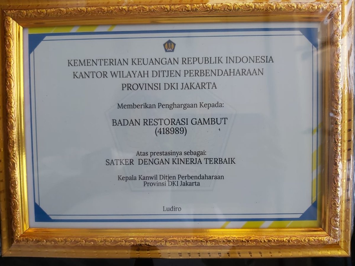 WendrikaW's tweet photo. #BRGSatkerTerbaik

Selamat untuk @BRG_Indonesia  menjadi Satker Terbaik dari dari Kementerian Keuangan Republik Indonesia. 
@Myrnasafitri @muhyusuf039  @kalbar_wawan @BRG_Indonesia @MitraGambut https://t.co/J8WNdNvUbP