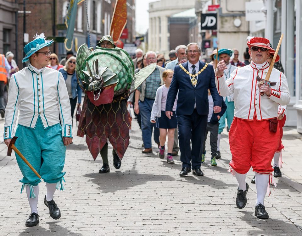 For hundreds of years Snap the dragon has taken part in #Norwich <a href="/NorwichCC/">Norwich City Council</a> parades representing mischief. Alongside him walk a merry band of collaborators and rabble-rousers. Discover the story of Snap in this short film funded thanks to <a href="/Norwich_Freemen/">Norwich Freemen</a> facebook.com/pg/MuseumofNor…