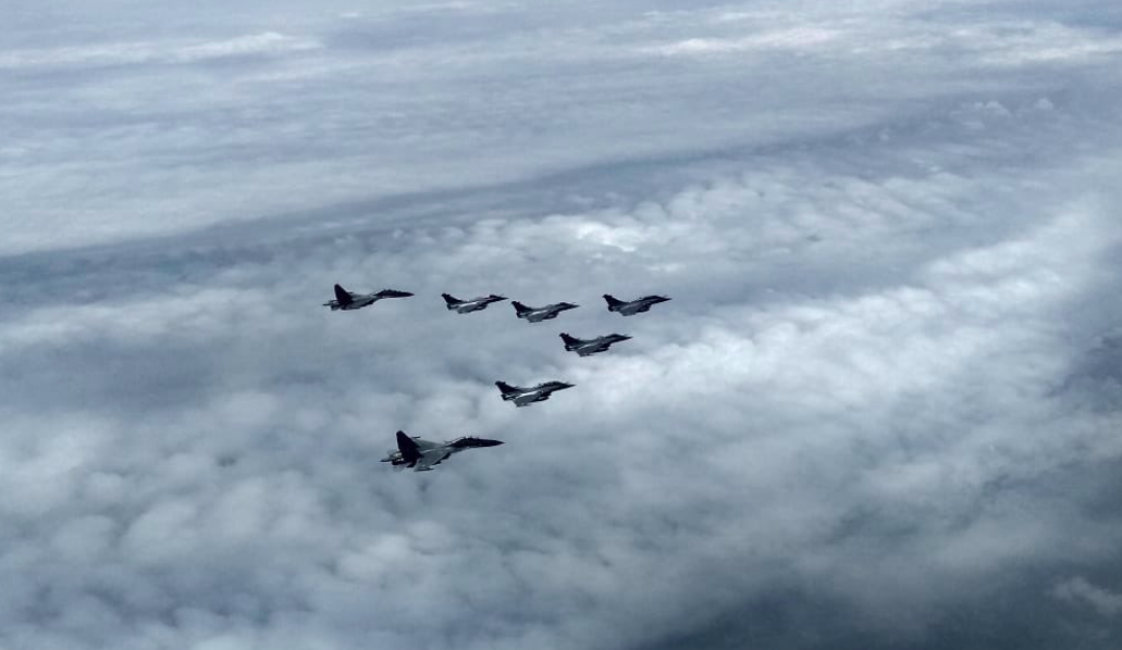 WIONews's tweet photo. #BREAKING | Five #Rafale jets enter the Indian airspace, escorted by two Su-30MKIs. The aircraft will land in Ambala shortly.

(Photo credits: @DefenceMinIndia) https://t.co/SvSDXfWO0v
