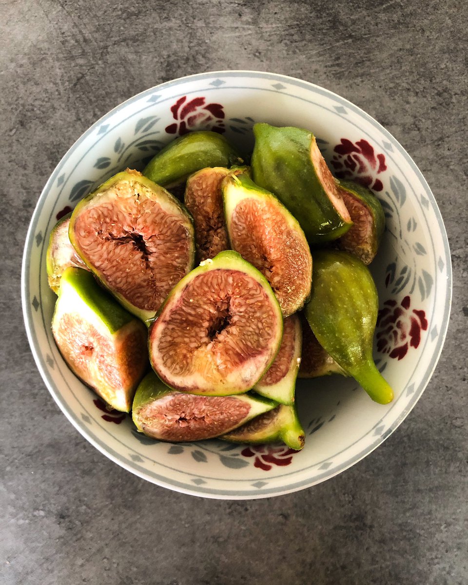 FarmSharma's tweet photo. Fresh figs #sharmafarmfoodie #healthylifestyle #HealthyFood #veganlife #Vegan #lekker #lekkerbodypositief https://t.co/qJ7gqEZ5R7