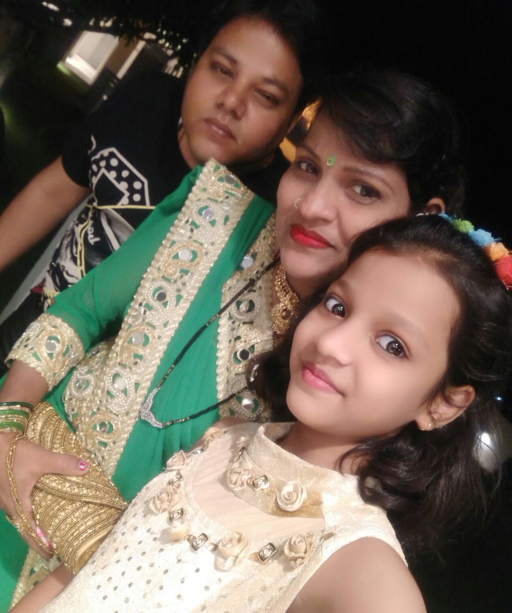 Sandhya19564302's tweet photo. Our best family picture #myfamily #best https://t.co/WJZrN91JQV