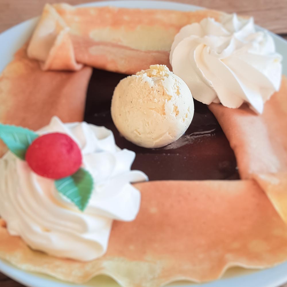 LePatacrepe's tweet photo. La Chocomarron, crème de marron, chocolat chaud, chantilly &amp; glace vanille 🤩

#lepatacrepe #summer #ete #new #patacrepe #summer #ete #new #foodporn #tastyfood #yummy #instafood #food #foodphotography #delish #crep #chocolat #cremedemarron #marron #vanille #chantilly https://t.co/g2TXER8dUE