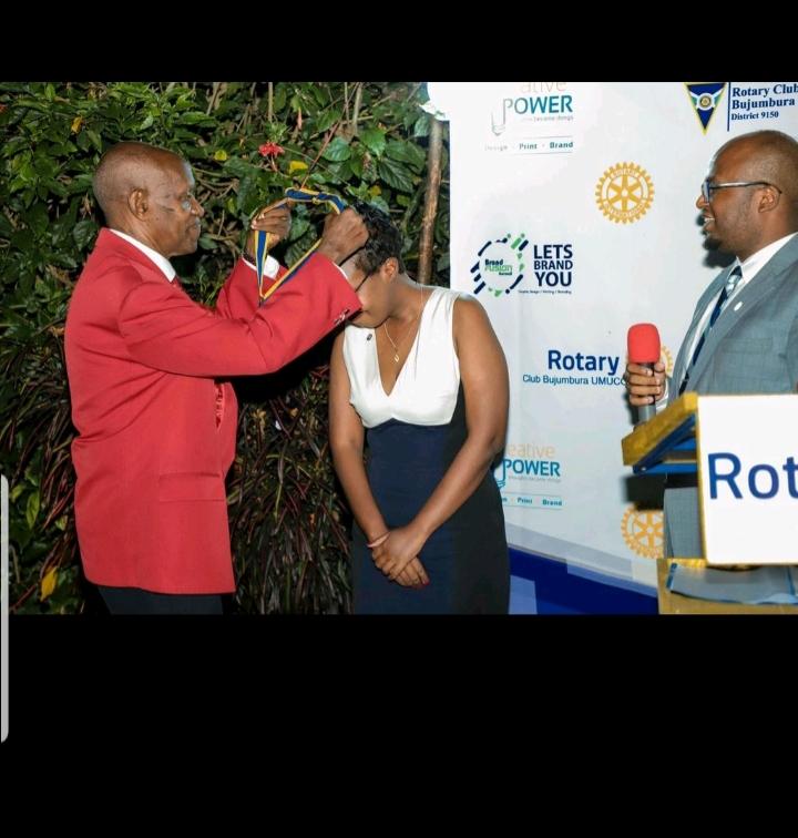 ClubUmuco's tweet photo. Exactement 1mois vient de s'écouler avec un nouveau #leadership au sein du #RCBU. Félicitations à nouveau à notre nouvelle présidente Mlle #ChazalleIngabire et bon mandat de l' #année2020-2021. 👇👇👇photos #passation #nouveaucomité #
#Rotaryouvredesopportunités # https://t.co/oewiwSr2W2