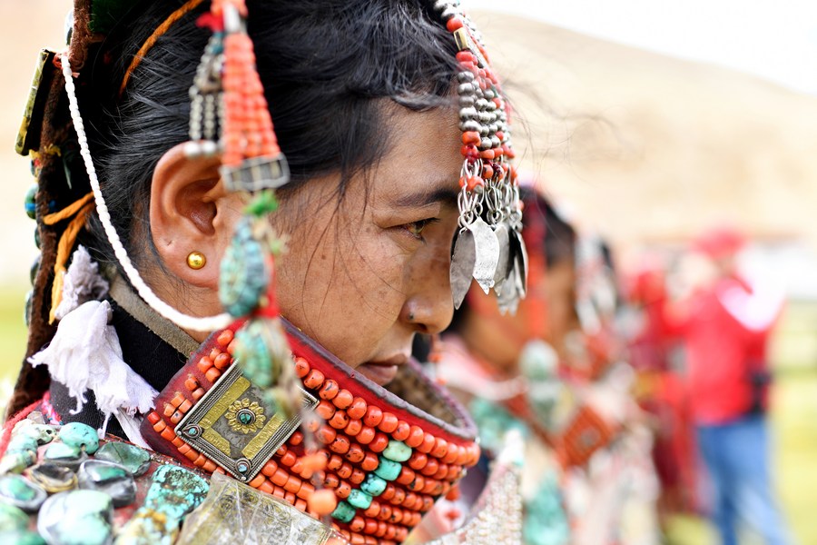 лхаса буддизм. сино тибетские народы китая. народность кхампа тибет. тибет монахи. тибет народы тибета.