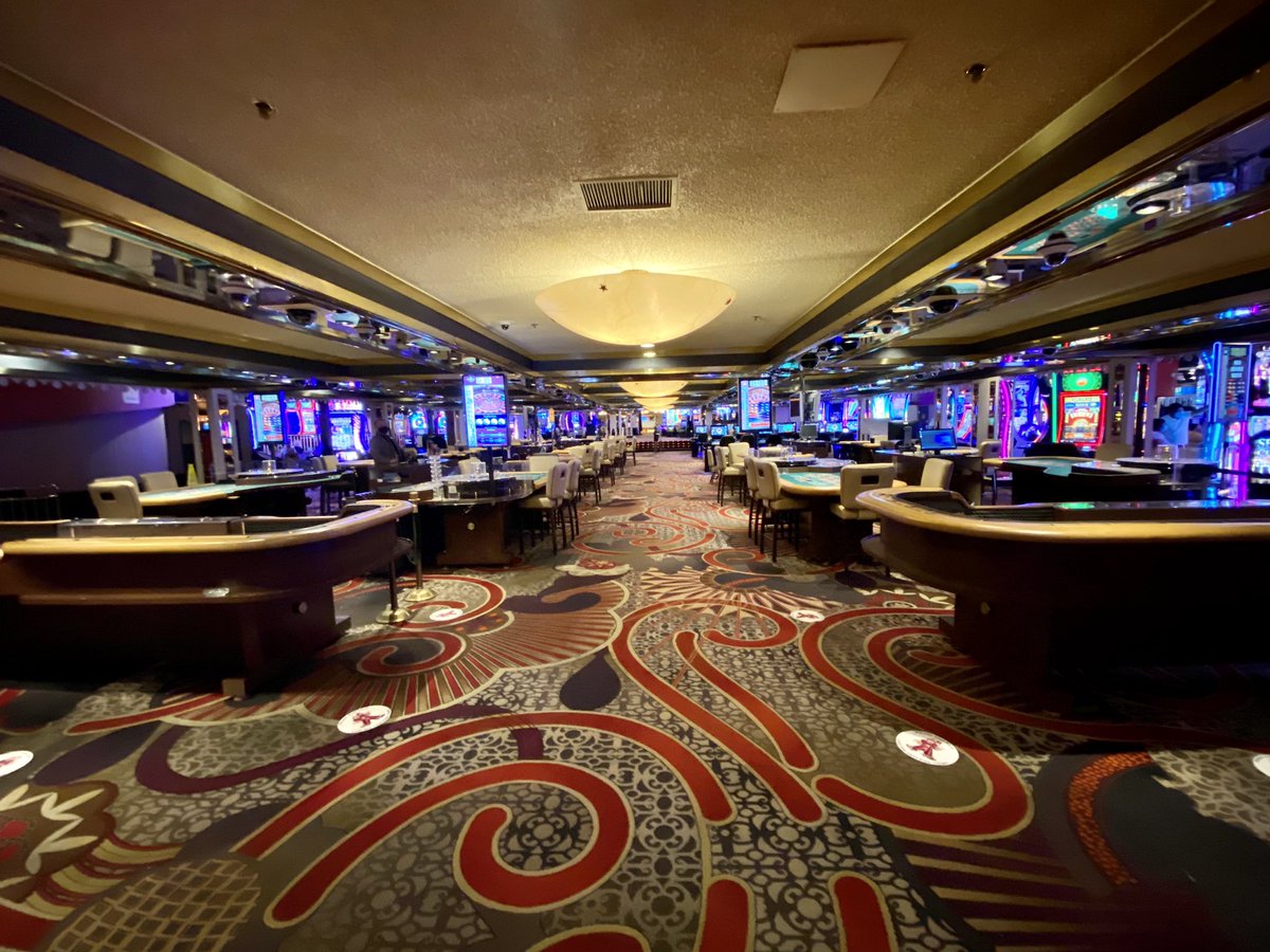  @CircusVegas. Live table games are open, weekend only. – bei  Circus Circus Hotel & Casino