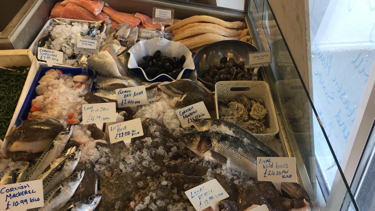 BembridgeFish's tweet image. Nice show of seafood today, all super fresh. More in tomorrow and Friday. Order on 01983 875572
Open Tues-Sat 9am-3pm  🦐🦞🦀🐟