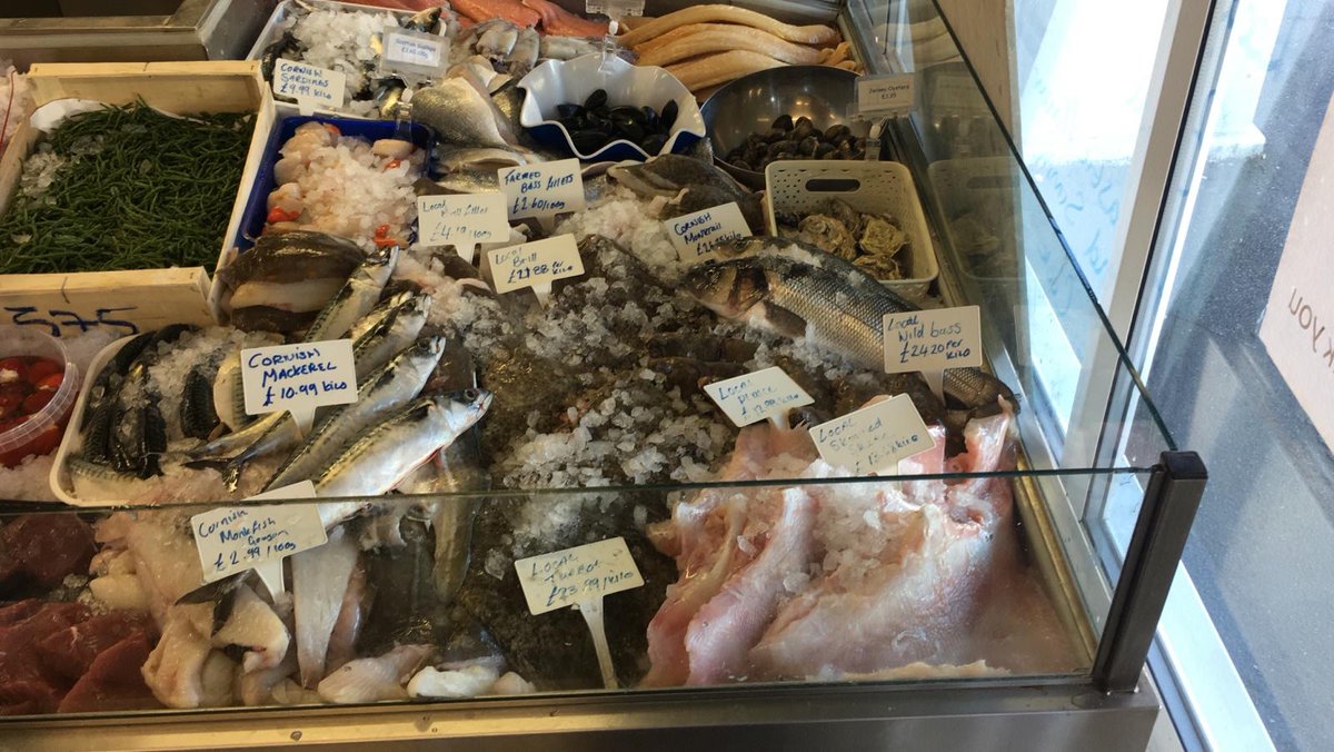 BembridgeFish's tweet image. Nice show of seafood today, all super fresh. More in tomorrow and Friday. Order on 01983 875572
Open Tues-Sat 9am-3pm  🦐🦞🦀🐟