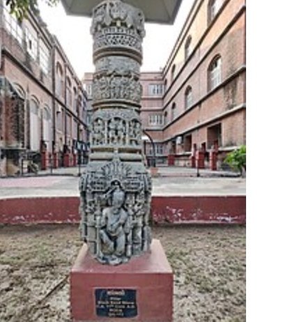 The sculptures collected from the site are now housed at the Baroda Museum and Picture Gallery in Vadodara. These sculptures are dedicated to various Hindu deities including one sculpture of Surya.