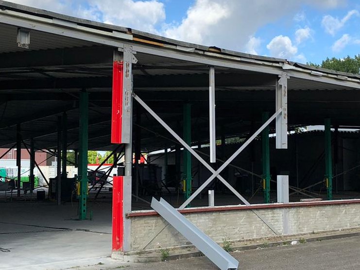 TCvdDoolBV's tweet image. @TCvdDoolBV werkt hard om het bedrijfspand van Ploeg Kozijnen te verhogen. Het huidige pand wordt met 3 meter verhoogd. Binnenkort meer! #verhogenvandaken #verhogen #renovatie #duurzaamheid #adviseurs #bedrijfsmakelaars #architecten tcvdool.nl