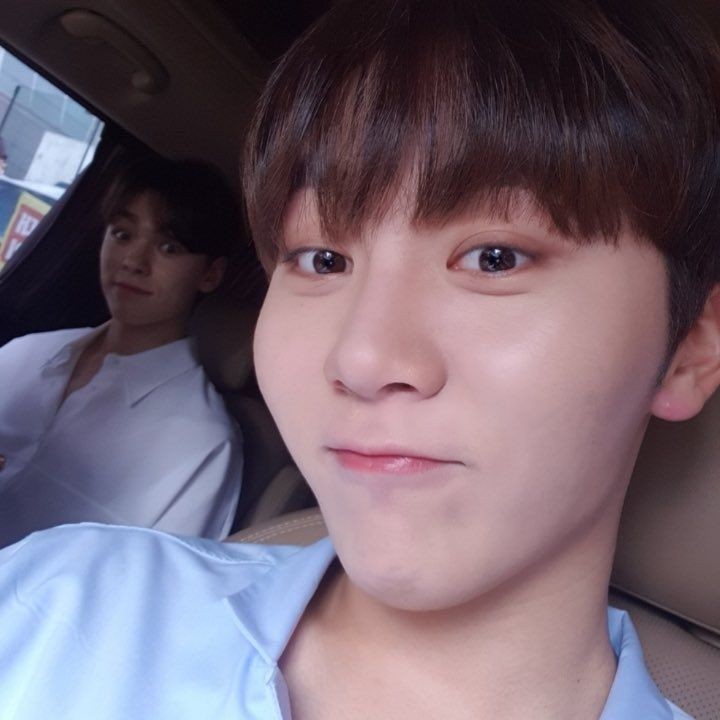 acehuis's tweet photo. verkwan has the cutest selcas no one can ever change my mind 🥺 https://t.co/l7LHPBAOvS