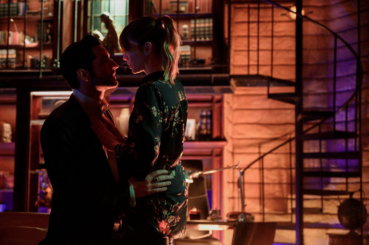 S5desired's tweet photo. Chloe Decker really went from "I find you repulsive""Never gonna sleep with you" to "Grab my ass, kiss me on the table, then pin me against the wall and end it on the bed"
We waited years to see this development 😌 #patiencepaidoff https://t.co/enrVVSgggj