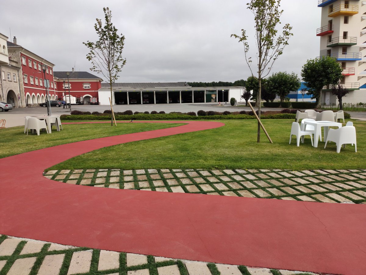 makerslugo's tweet image. Como ha cambiado el exterior del @CeiNodus 😍😋😮