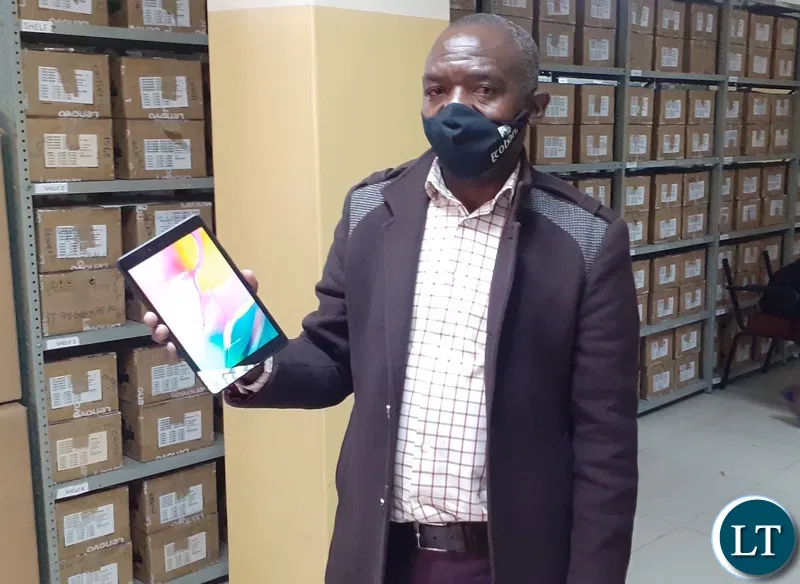 Radio2000_ZA's tweet photo. #THEAFRICANCONNECTION| #QueensOfGrace 

Zambia  is conducting its first-ever electronically conducted population and housing census...We find out more from Zambian journo @adsikopo 

 @CarolOfori https://t.co/yjVfpvST4l