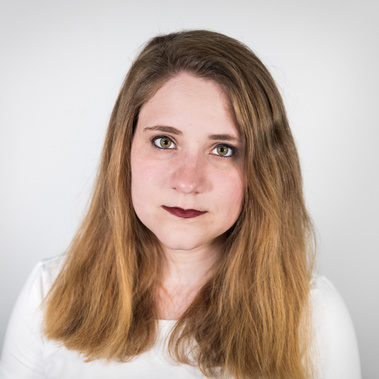 (14/24) Csatári Flóra was covering politics at  @indexhu for only four months but had published 567 articles for the website. She has a doctorate degree and priorly worked at Eurosports Hungary and  http://xn--hosszabbts-04a6l.huhosszabbítás.hu&nbsp; for five years.