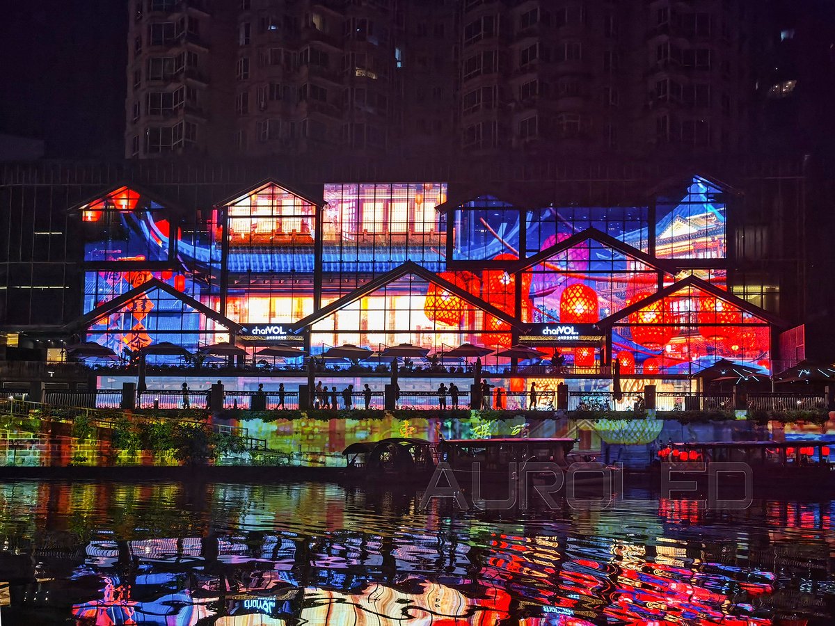 szauroled's tweet image. #transparentleddisplay #seethroughdisplay

Nearly 800m² #AuroLED #transparentLEDscreen lights up the night sky in Chengdu. The combination of images and words shows the culture of Chengdu and the stories of Jinjiang River, and the beautiful picture makes the tourists linger.