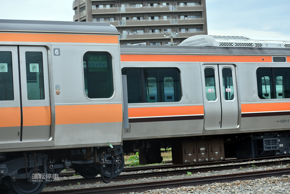 パルラータ Twitterissa こうしてみると同じオレンジでも 武蔵野線e231系と中央線e233系の色は若干違うことに気付きました ブログ運転停車