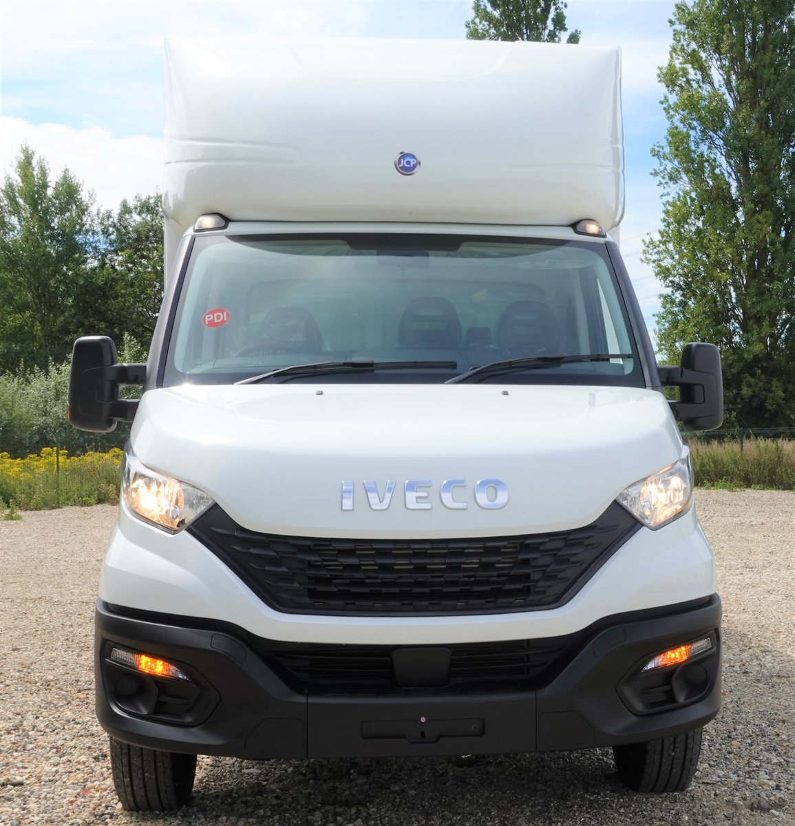IvecoRetail's tweet photo. IVECO RETAIL are pleased to offer the following IVECO DAILY!
IVECO DAILY 35S14 Chassis Cab + Luton &amp; Tail ++++
Call on 0203 457 5445 or 
E-mail on response@ivecoretail.co.uk
IVECO Retail..The Home of IVECO!!

#iveco #ivecoretail #ivecocapital #daily #automotive https://t.co/w6nOiuVVsX