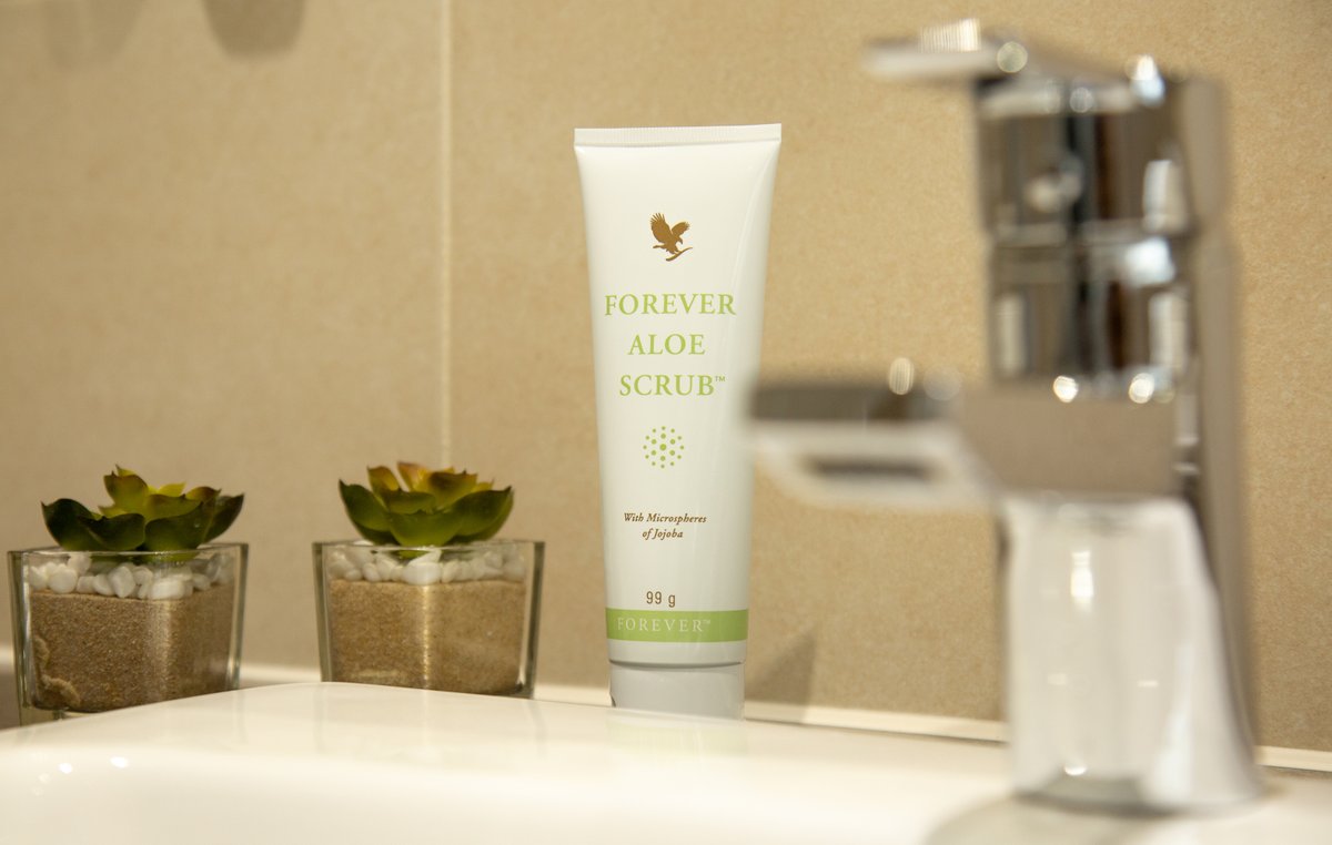 OfficialForever's tweet photo. Unlike some scrubs that use plastic microbeads, Aloe Scrub uses microspheres of jojoba which roll over your skin gently to reveal healthy-looking skin. https://t.co/ORWQot84J3