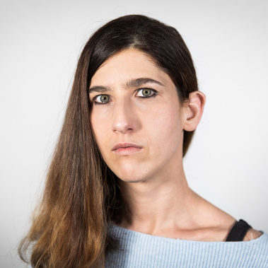 (16/24) Janecskó Kata has been covering politics at  @indexhu for five years where she worked on over two thousand articles. Her contribution to journalism in Hungary and her firm stand against pressure on the media is significant.