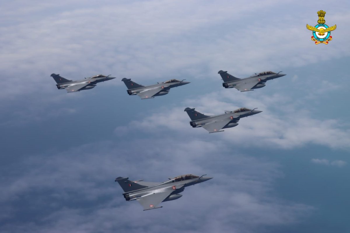 PyUsH0PaTlE's tweet photo. @IAF_MCC Welcome To Family, Rafale (Arrow Formation)...🇮🇳❤️ https://t.co/seCToc93LR