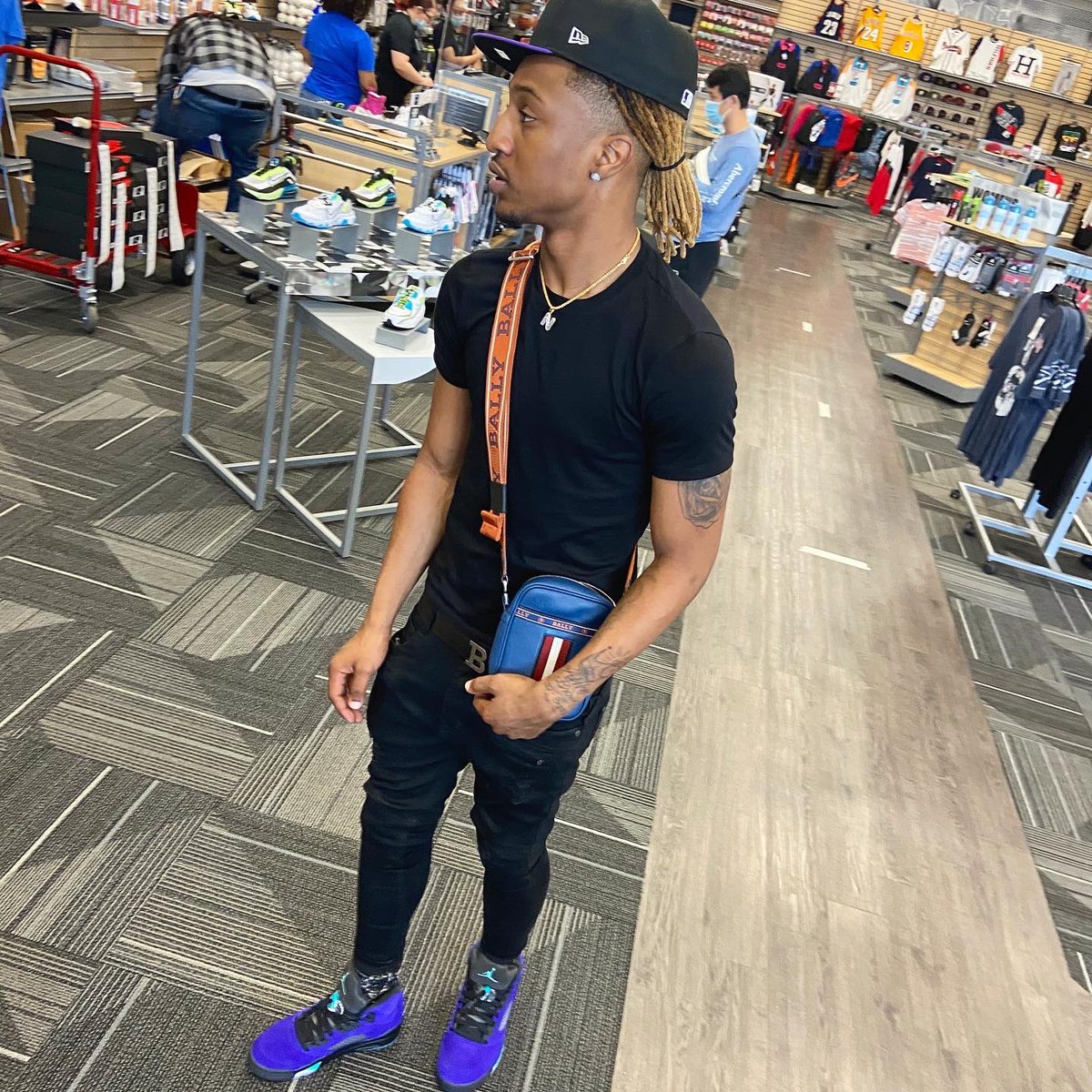 Checkboynick's tweet photo. I Ju$$ Keep SCORIN🍇🖤💰 https://t.co/qMAh7I1hjX