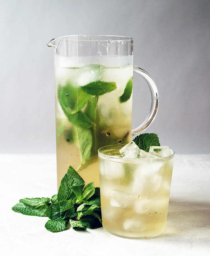 CafeVerde_ES's tweet photo. ¡𝗣𝗲𝗿𝗼 𝗾𝘂é 𝗯𝘂𝗲𝗻𝗼 𝗲𝘀𝘁á 𝗲𝗹 𝗰𝗮𝗳é 𝘃𝗲𝗿𝗱𝗲 𝗰𝗼𝗻 𝗺𝗲𝗻𝘁𝗮!
🌿 Favorece la pérdida de peso.
⚡️ Expectorante y descongestionante.
🍵 Digestiva y diurética.
⭐️ Combate el mal aliento.
.
.
#CafeVerde #MentaPiperita
#VidaSana #HealthyFood #CuidaTuLinea https://t.co/UG9OhlvLgf