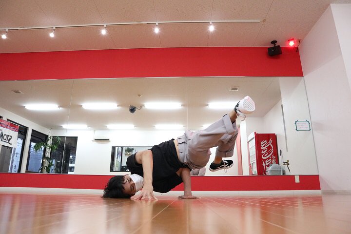 STOMP_kurashiki's tweet photo. 8月もブレイクダンス基礎のレッスン開催決定です😊‼️
8月は、BREAK DANCEの基礎の技になる、chair(チェアー)という技を中心に教えます‼️
講師は、自身もプレイヤーとして頑張って色んな場所に挑んでいる、YUICHIRO君です‼️
是非、みんなで少しずつ上達していきましょうー🥳‼️
#YUICHIRO
#BREAK_DANCE https://t.co/Z6bzo2J7SC