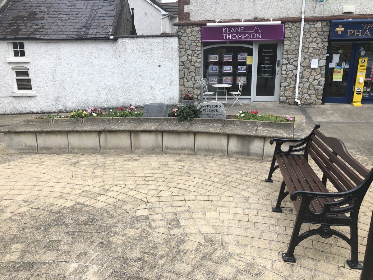 robertburns73's tweet photo. In the west of the county for meetings &amp; dropped into @GroundCafeDub in #sandyfordvillage for a cup of tea. Sharon, the owner, says business is good. @dlrcc will be supporting this business by providing more bike parking nearby &amp; an outdoor tables/chairs licence. #supportlocal https://t.co/0rqCzJtpWf