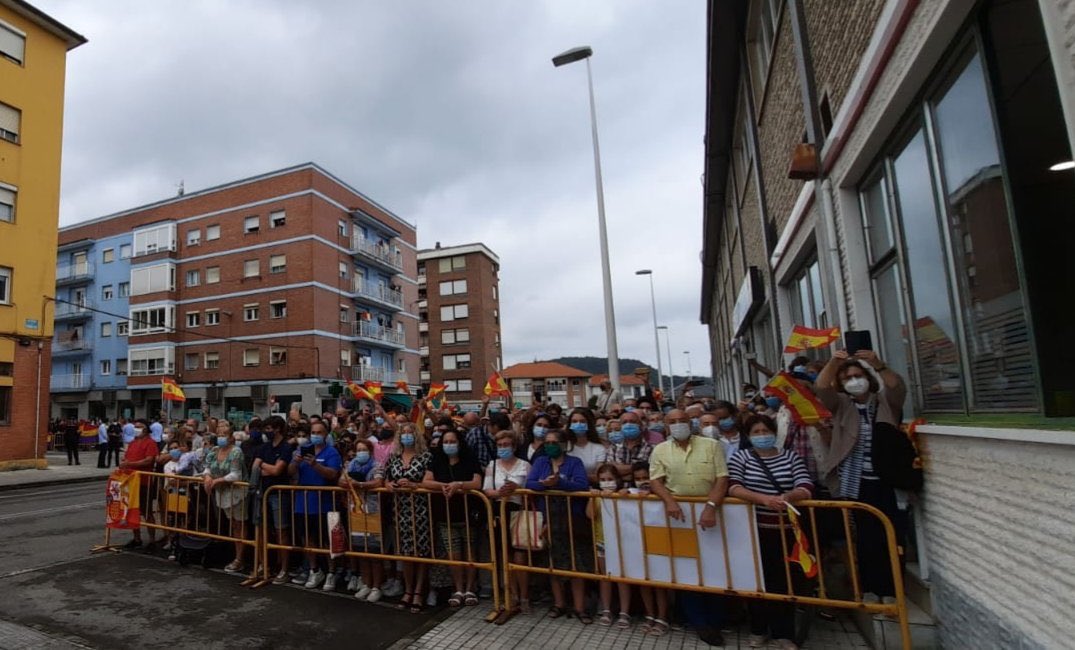 radiografico's tweet photo. Visita de los reyes a Torrelavega / Concierto en Torrelavega (Cantabria)

Sigo sin comprender muchas cosas. #CulturaSegura https://t.co/B6UTHycAXa
