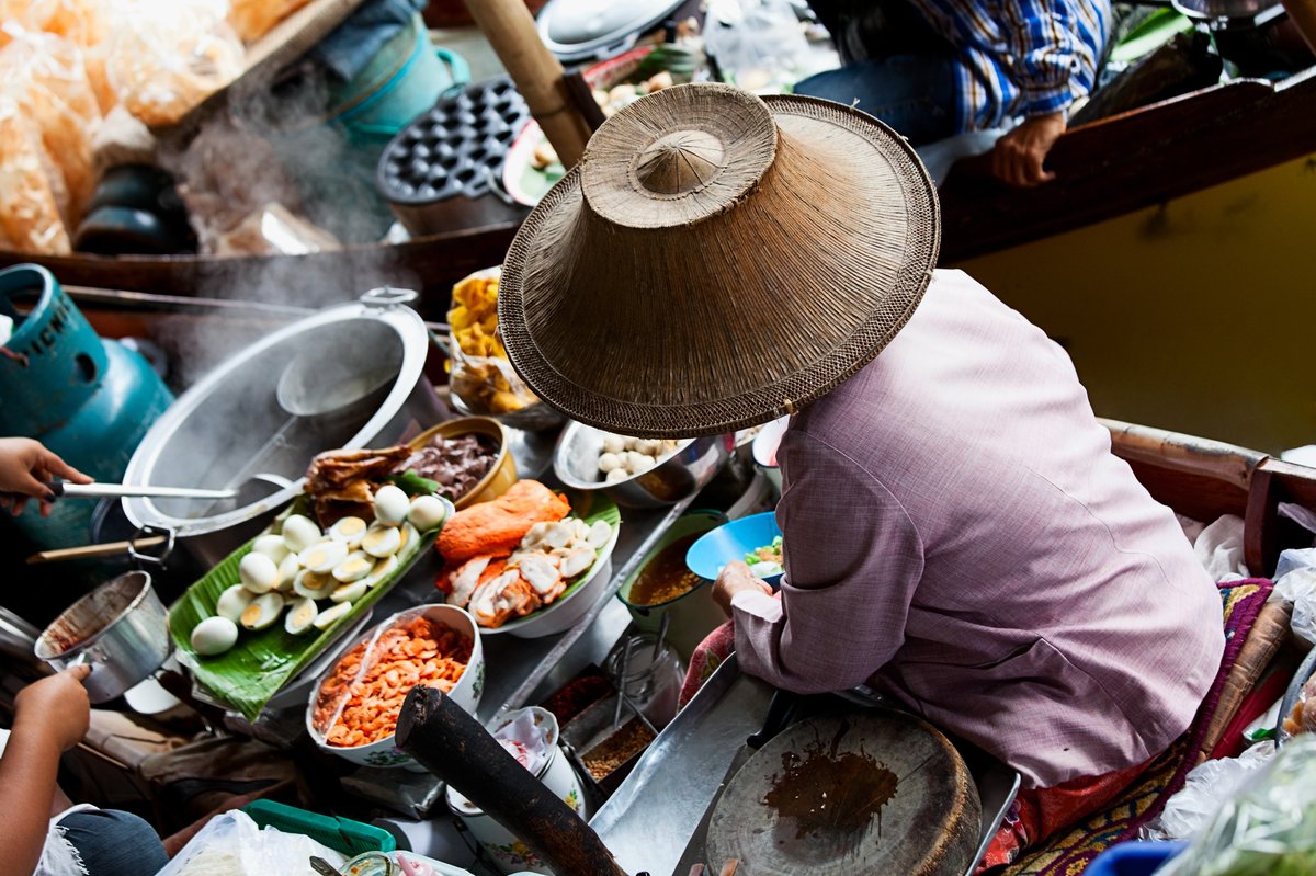 tfa_Global's tweet photo. What will be the future of our post-pandemic global food system?

Researchers from @ICRAF, @CGIAR, and @CIFOR say we need to shorten global #supplychains, diversify #sustainable agriculture and ensure local supply 👩‍🌾 🥔🌶️🌾🌳

Read more here 👉 https://t.co/eKnDm0bqz4 https://t.co/8Q0CwLwVN9