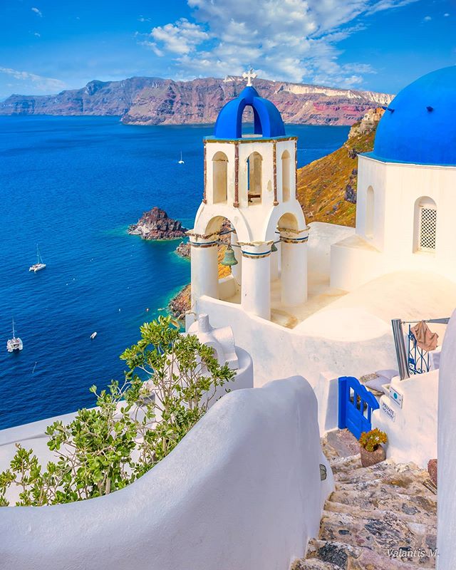 CSevastou's tweet photo. Αν υπάρχει κάτι που δε θα αλλάξει ποτέ, είναι αυτό το απέραντο γαλάζιο. Η ψυχή σου ταξιδεύει και χάνεται...

Καλημέρες όμορφες παντού 💙☀️❣️

Good morning from a piece of paradise ❤️❤️❤️

📍Oia Santorini, Greece 💙🇬🇷 https://t.co/IgfnTyrT1D