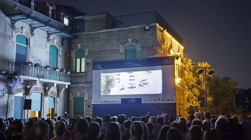 #lanellodebole 2020: ecco i 61 video e audio cortometraggi selezionati. 
Pubblicate online le versioni integrali o i trailer . Ora la parola alla giuria di qualità, che decreterà i vincitori di questa edizione.
<a href="/ComCapodarco/">Comunità Capodarco</a> <a href="/AndreaPellizzar/">Andrea Pellizzari</a>
capodarcolaltrofestival.it/news/2020/07/o…