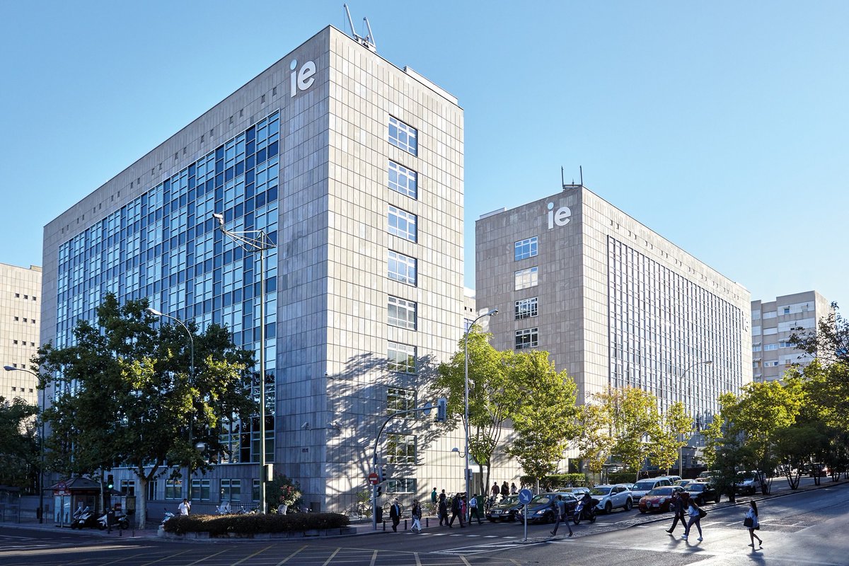 Take the next step in your #career and build essential #management skills with <a href="/IEbusiness/">iebusiness</a> <a href="/ImperialBiz/">Imperial Business School</a> and <a href="/esmtberlin/">ESMT Berlin</a>. Learn about their exclusive online Master's in Management Essentials Programme, coming this fall: hubs.ly/H0sDS7Q0 #mim