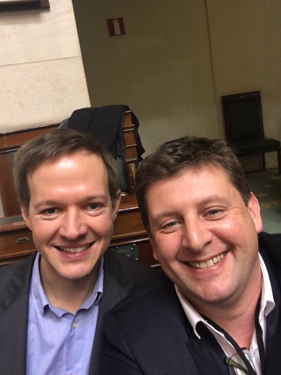 Bedankt voor alles <a href="/johncrombez/">John Crombez</a> 🙏 ❤️🙏 Je enorme drive om zaken in beweging te zetten, je integriteit, je vastberadenheid, ... zullen me voor altijd blijven inspireren. Rock on bij UZ Gent 🎸 🤜