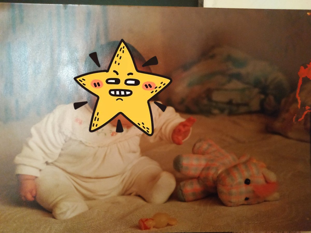 Jeremie_Normand's tweet photo. Hello Twitter ! Ma nana a perdu son doudou quand elle avait 5 ans lors d'un déménagement. J'ai profité d'être chez sa mère pour piquer une photo. Je cherche à en retrouver un identique pour lui faire une surprise. On est sur un doudou qui a au moins 27 ans. Des idées ?
#sosdoudou https://t.co/y17whKZ1iN