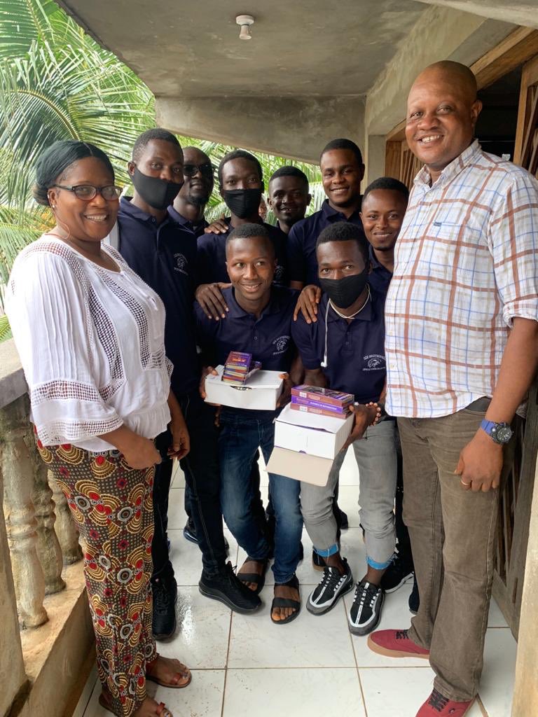 EducAidSL_LDN's tweet photo. Thank you #EducAidAlumni for presenting geometry sets to students preparing for their exams!#alwaysgivingback #actionsspeak #givingvoicetovalues #countdowntoWASSCE #study https://t.co/gksoDF4zxe