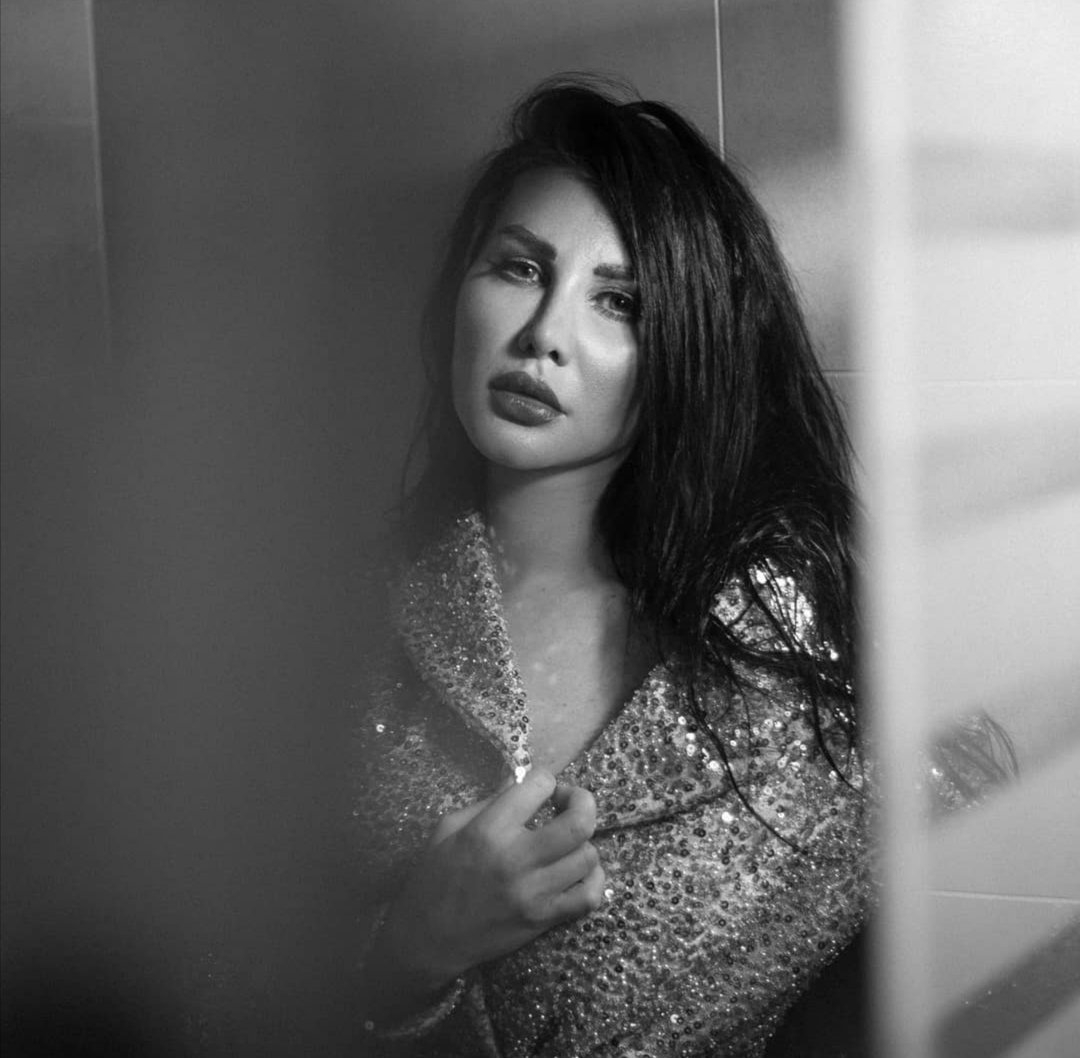 JennyEsberSY's tweet photo. #challengeaccepted @nooraalaiek
#womenempowerment #women #womensupportwomen
#blackandwhite #jennyesber https://t.co/mXnbuXqtp2