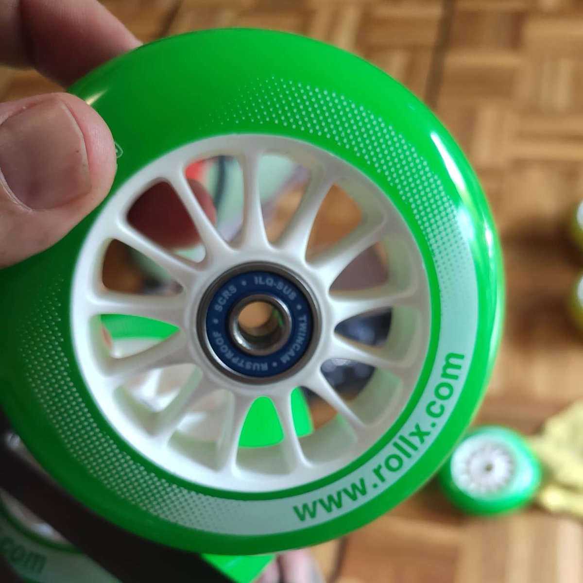 natanfreeskate's tweet photo. Go green , mounting a new set of  Rollx Wheels .The green color is the hardest compound in the series . This Weekend they will be shredded on some Swiss mountains 🇨🇭🌞🎊
#inline_downhill  #rollx_wheels #stoked #twincambearings #shredding #downhill #gravitysports #rollerblade https://t.co/TNY6LEkJXt
