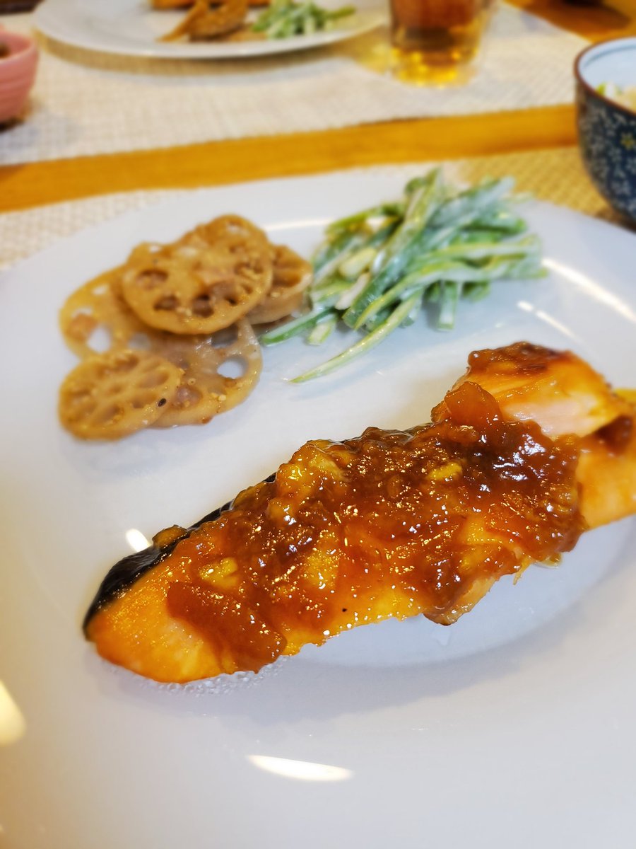 ほむほむ アレルギー専門医 夕御飯 最近 妻が 志麻さん のレシピにはまっていて 新しいレシピ 鮭のマーマレード焼き がめっちゃ美味しかったです 枝豆ご飯 野菜たちも大好きです