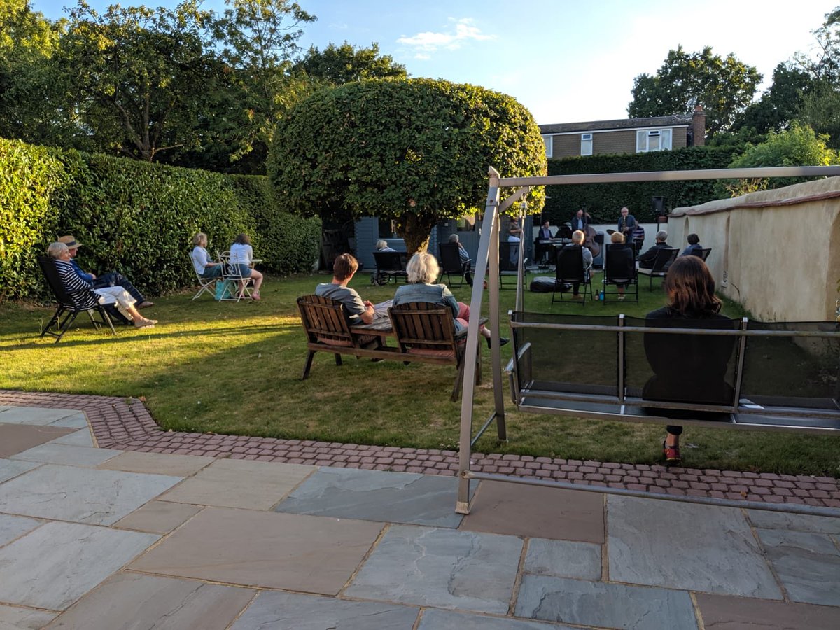 Mini gig for the neighbours! Corona won’t stop the music 🎵 🎉🎷🎶 #ootb #outoftheblue #jazzmusic #jazzfarnham #farnham #gardengig