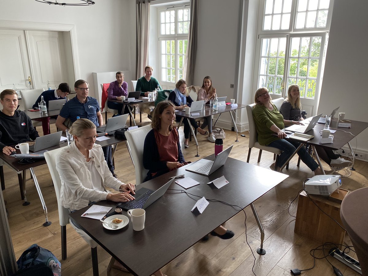 agilesNAV's tweet photo. @agilesNAV and Sarah Torkornoo hosting a social selling workshop at Business Club Hamburg. Following our #agiles content strategy we would like to understand more about #socialmedia #socialselling #socialnetwork and #leadnuture https://t.co/hVbYg2Zn9G