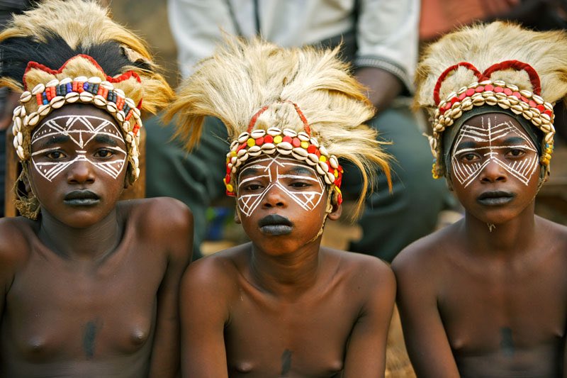 [1] - For some background, the Bijago people originate from off the coast of Guinea Bissau. There are 88 islands there & 23 of them are inhabited.The population is composed mainly of the Bijagó ethnic group.They make up just 2.5% of the Guinean population (approx. 30,000)