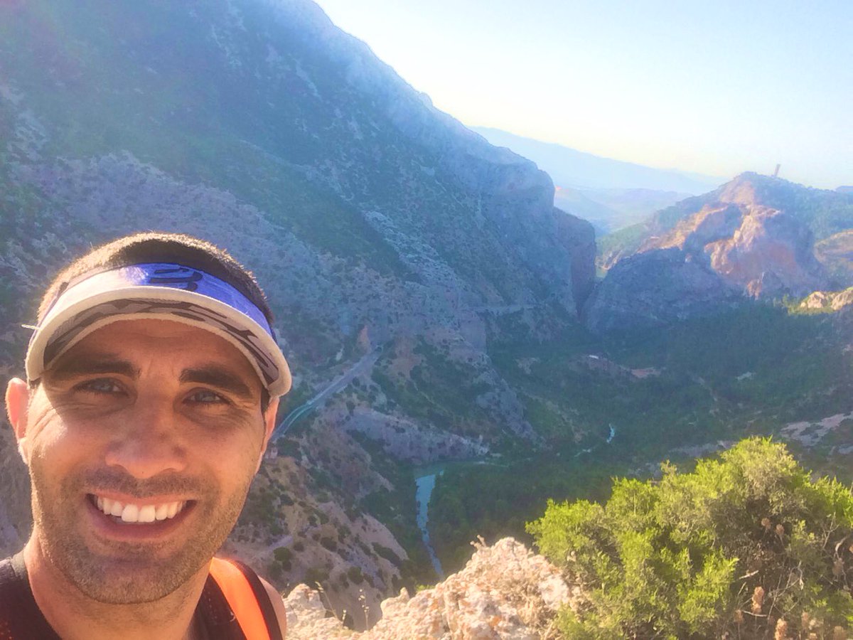 gomezmiccb's tweet photo. Buena ruta esta mañana por gaitanejo y las buitreras dnd a lo lejos vemos el desfiladero d los gaitanes dnd se encuentra el puente colgante del #caminitodelrey #elchorro #trail #trailrunning #salomon #archmax #malaga #alora.Pasito a paso seguimos con la recuperación 🐘🐢🐐💪🏼 https://t.co/iLn1i3sNTF