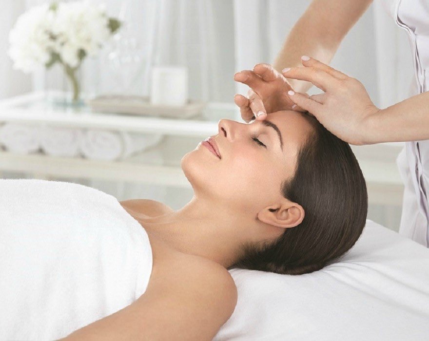 The_InnBarber's tweet photo. 🚨BEAUTY OFFER ALERT 🚨 
If you book a one hour Elemis facial, you get to choose between a free back massage, manicure or pedicure! Grab before it's too late👀🙀 
#pamperme #elemisfacial #elemissuperfood #elemis https://t.co/Cm59RVHcX7