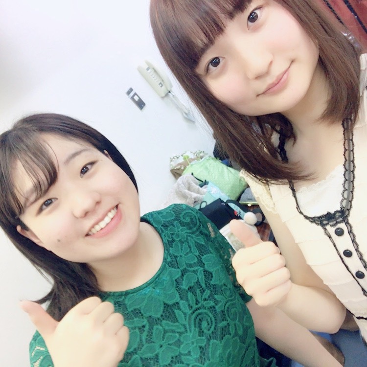 23rdBox's tweet photo. 今日はいっちゃん。23期女子ボケ担当。ツッコミ率の高いPA班でも圧倒的ボケ枠として君臨している。会うといつもback numberの良さを語ってくる気がする。そんな彼女だが実は真面目で常識人。
いつも遠い実家から執念でPA班集合9時にやってくる。あまり知られていないがじゃんけんが強い。文責 ちゆりん https://t.co/SvNVxu2pzB